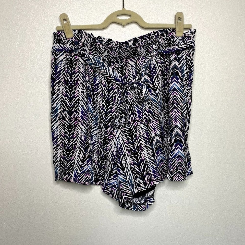 NEW Torrid Paperbag Waist Abstract Print Shorts